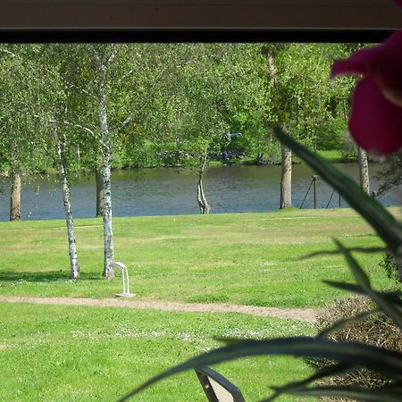 Logis Hotel Val De Vienne Le Vigeant Exterior photo
