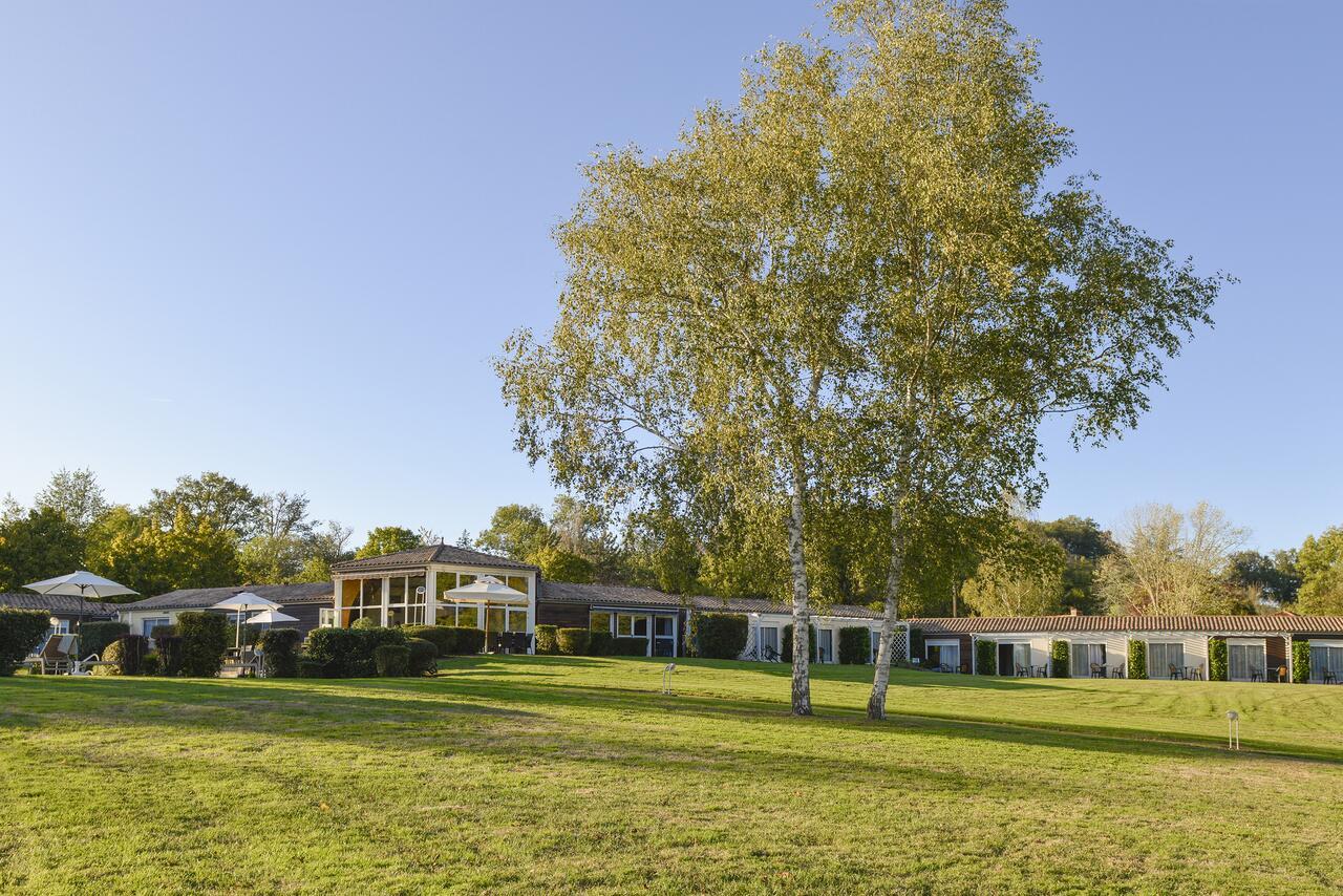 Logis Hotel Val De Vienne Le Vigeant Exterior photo