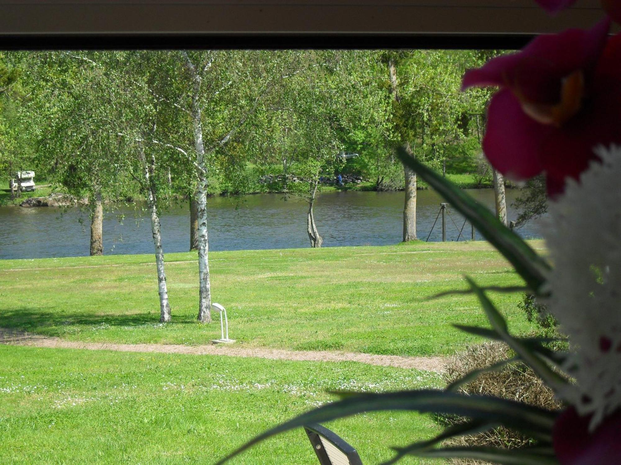 Logis Hotel Val De Vienne Le Vigeant Exterior photo