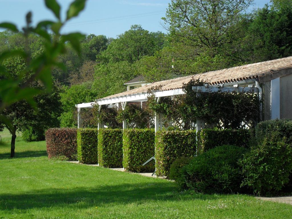 Logis Hotel Val De Vienne Le Vigeant Exterior photo