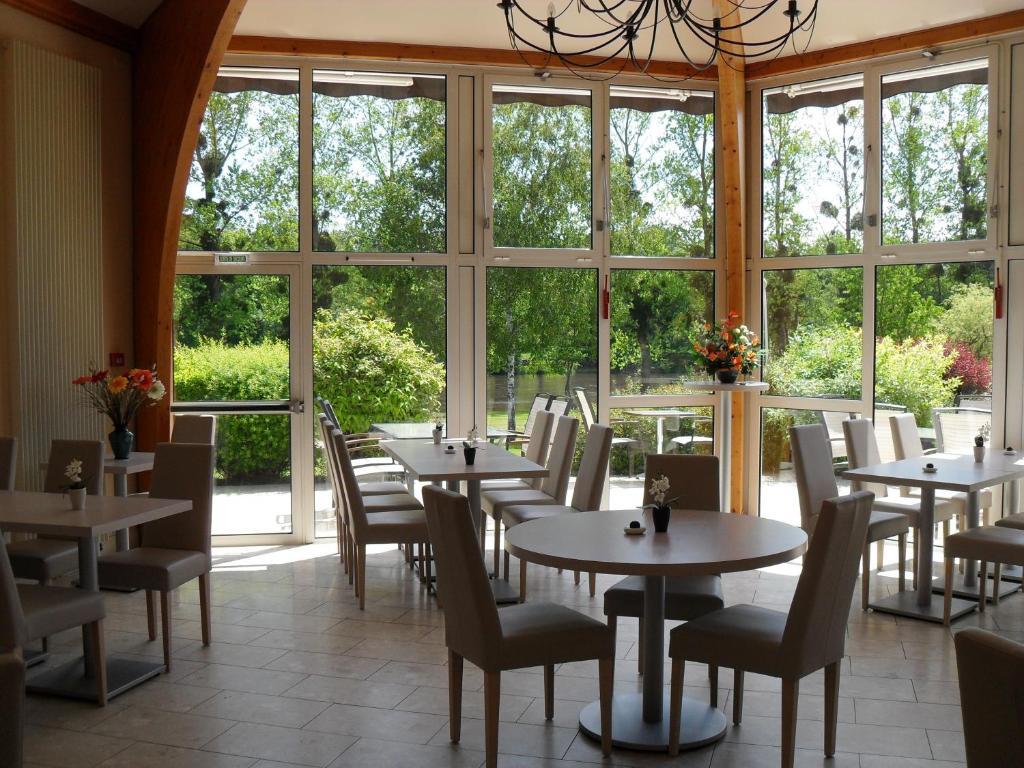 Logis Hotel Val De Vienne Le Vigeant Exterior photo