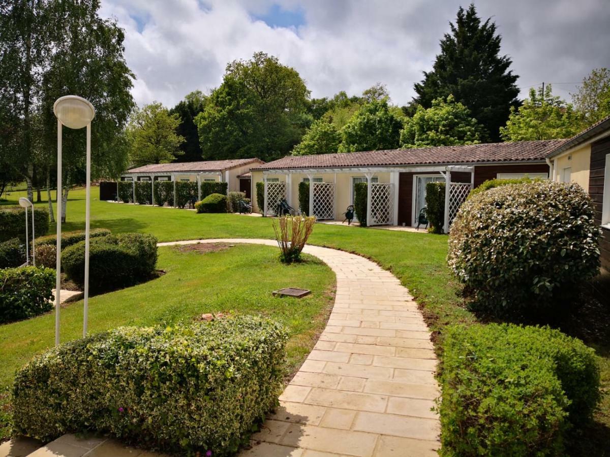 Logis Hotel Val De Vienne Le Vigeant Exterior photo