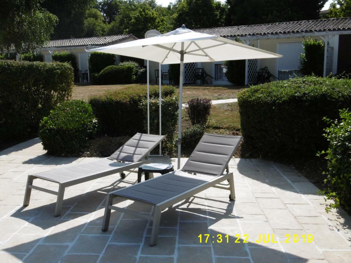 Logis Hotel Val De Vienne Le Vigeant Exterior photo