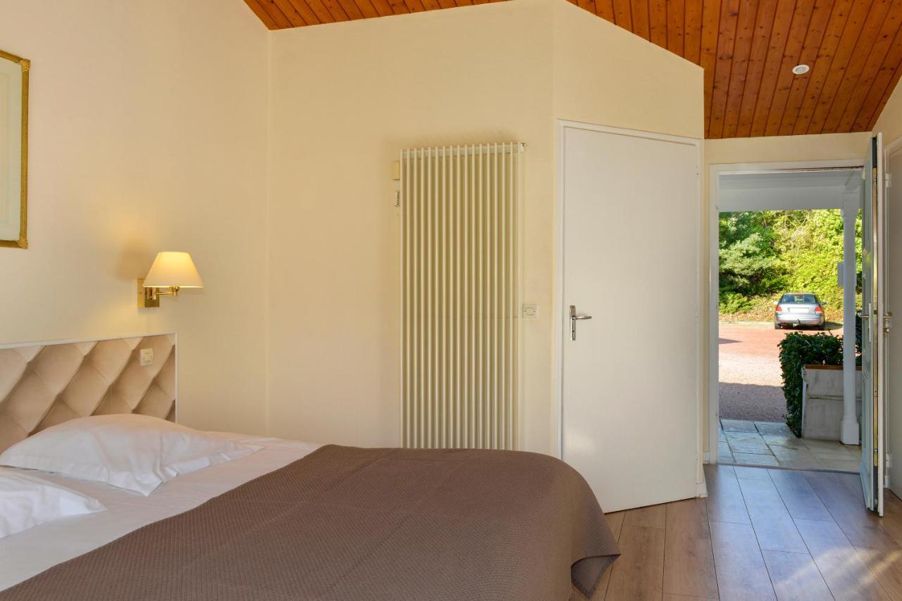 Logis Hotel Val De Vienne Le Vigeant Exterior photo